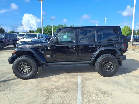 Used 2022 Jeep Wrangler Unlimited Rubicon w/ Xtreme Recon 35" Tire Package AWD/4WD image 6