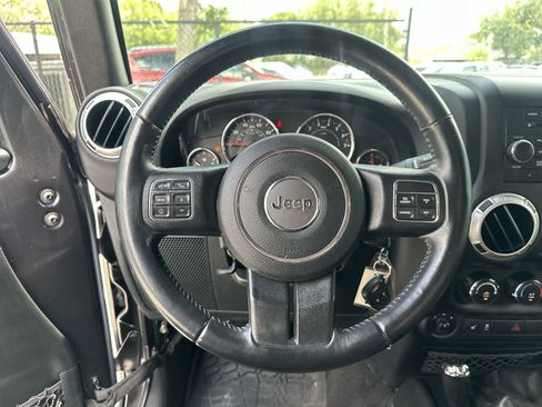 Used 2017 Jeep Wrangler Unlimited Sahara w/ Max Tow Package AWD/4WD image 21