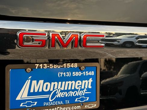 Used 2023 GMC Yukon SLT image 17