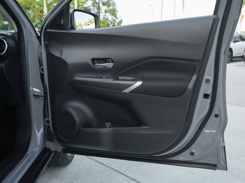 Used 2022 Nissan Kicks SV image 38