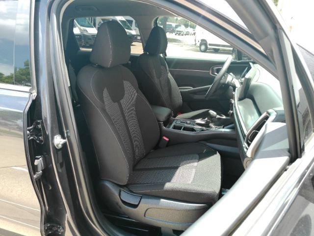 Used 2025 Kia Sorento LX FWD image 21