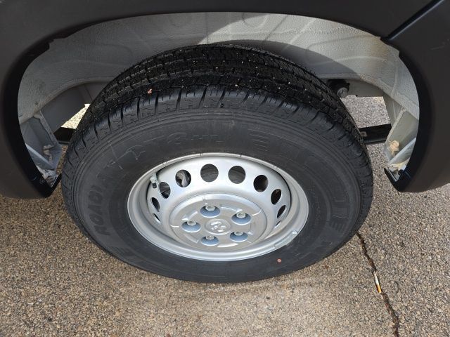 Used 2025 RAM ProMaster 2500 w/ Safety Group FWD image 9