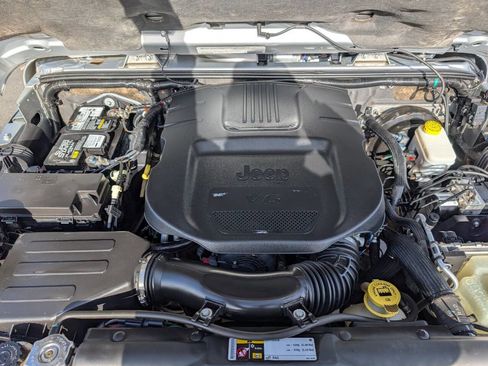 Used 2012 Jeep Wrangler Unlimited Sahara image 9