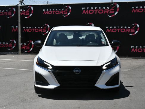 Used 2024 Nissan Altima 2.5 SV FWD image 2