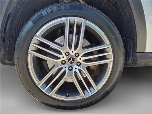 Used 2025 Mercedes-Benz GLS 450 4MATIC image 25