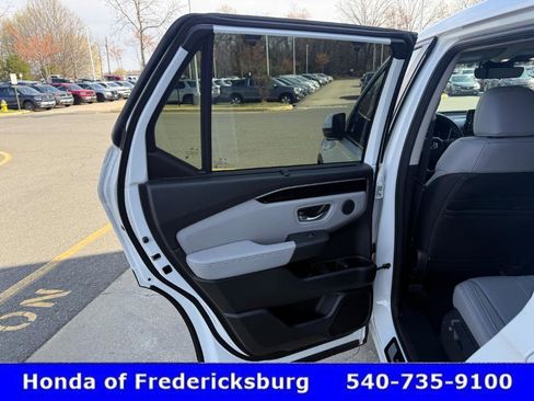 Certified 2025 Honda Pilot EX-L image 15