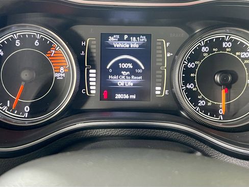 Used 2022 Jeep Cherokee Latitude w/ Sun & Sound Group image 11