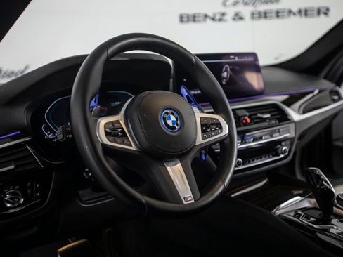 Used 2022 BMW 530e w/ Premium Package image 20