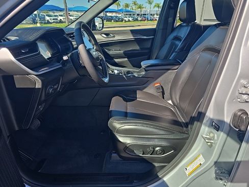 New 2025 Jeep Grand Cherokee Limited w/ Black Appearance Package image 28