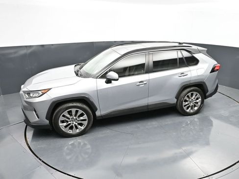 Used 2020 Toyota RAV4 XLE Premium FWD image 41
