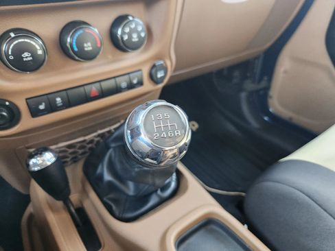 Used 2012 Jeep Wrangler Rubicon w/ Dual Top Group image 39