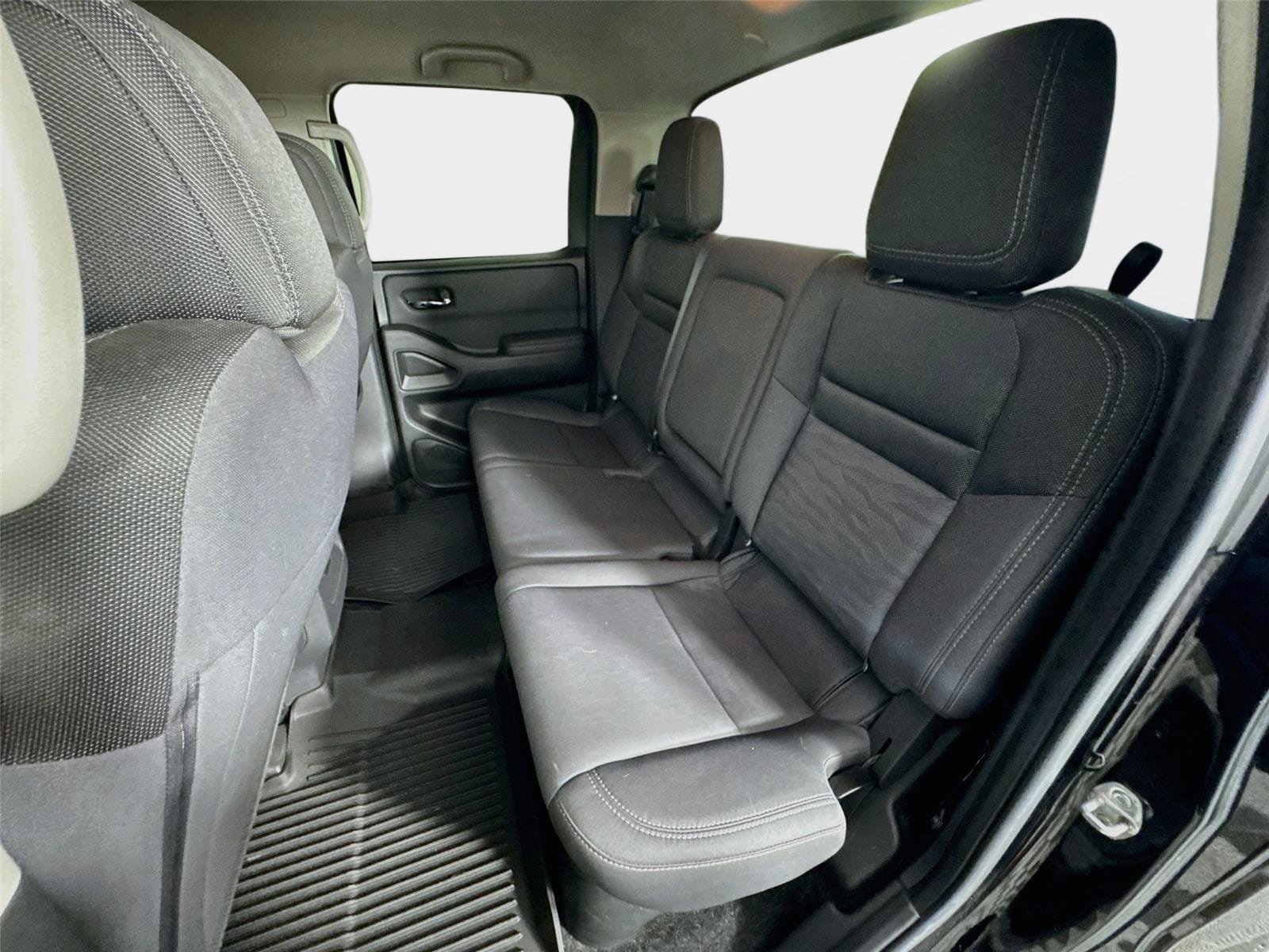 Used 2024 Nissan Frontier SV w/ Technology Package RWD image 21