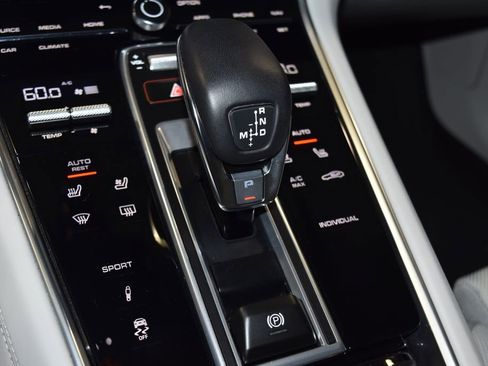 Used 2023 Porsche Panamera 4 Platinum Edition image 17