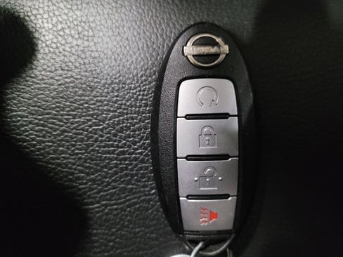 Used 2022 Nissan Kicks SR w/ Premium Package FWD image 32