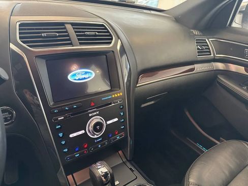 Used 2018 Ford Explorer Platinum AWD/4WD image 17