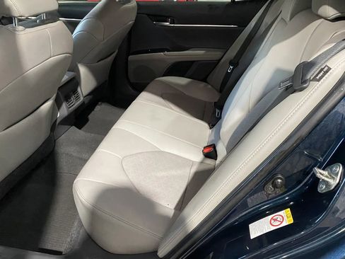 Used 2018 Toyota Camry XSE image 9