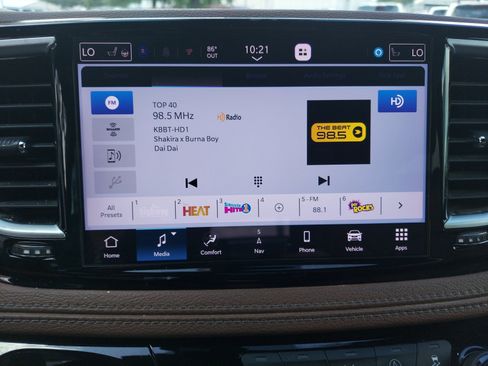 Used 2021 Chrysler Pacifica Limited w/ Uconnect Theater Family Group AWD/4WD image 17