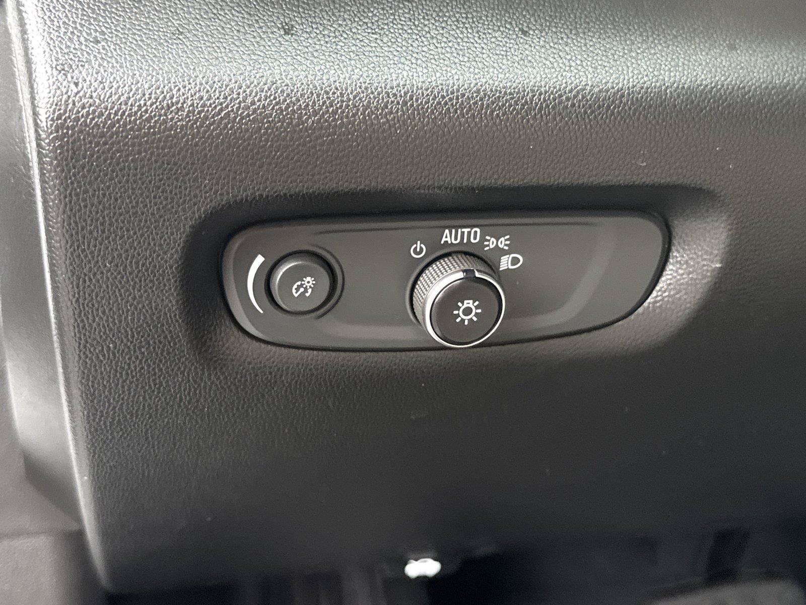 Used 2023 Chevrolet Traverse LT FWD image 19