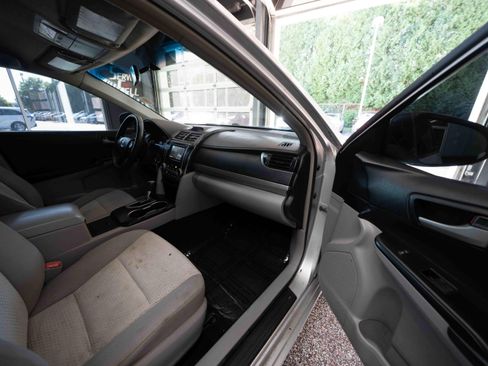 Used 2012 Toyota Camry LE FWD image 25