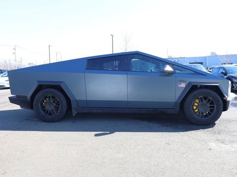 Used 2024 Tesla Cybertruck AWD Crew Cab image 6