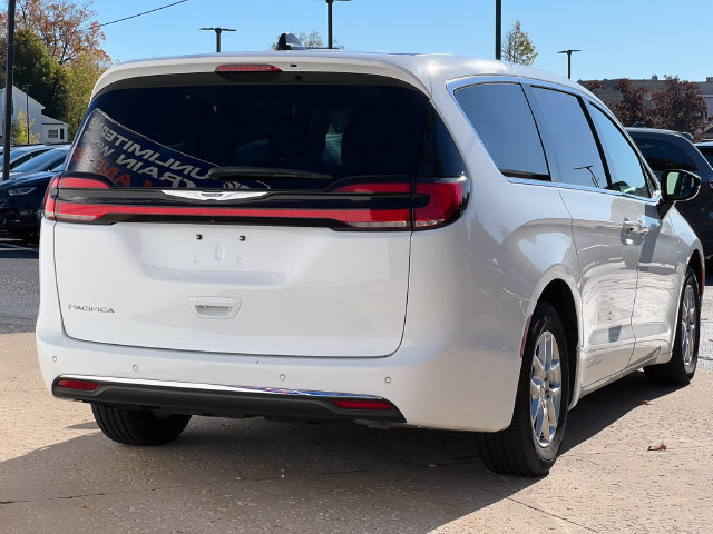 Used 2024 Chrysler Pacifica Touring-L FWD image 49