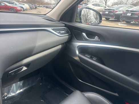 Used 2025 Genesis G70 2.5T image 27