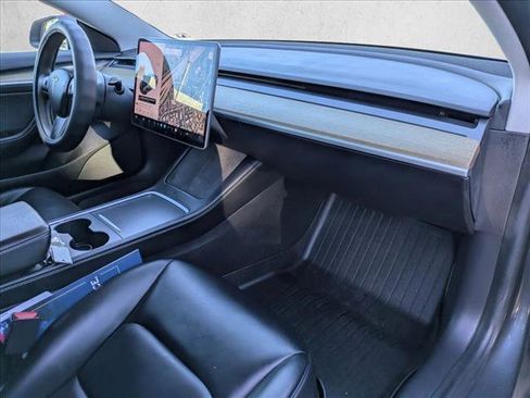 Used 2021 Tesla Model 3 Standard Range Plus image 22