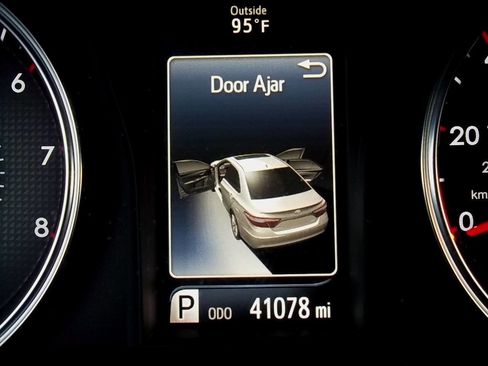 Used 2017 Toyota Camry SE w/ Moonroof Package FWD image 19
