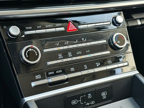 Used 2024 Hyundai Santa Fe SE image 19