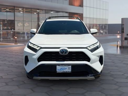 Used 2022 Toyota RAV4 SE w/ Convenience Package AWD/4WD image 2