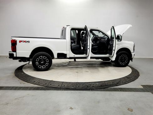 Used 2025 Ford F250 Platinum image 16