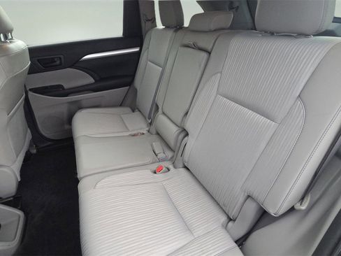 Used 2015 Toyota Highlander Plus image 19