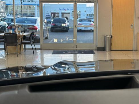 Used 2021 BMW X6 xDrive40i w/ M Sport Package image 17