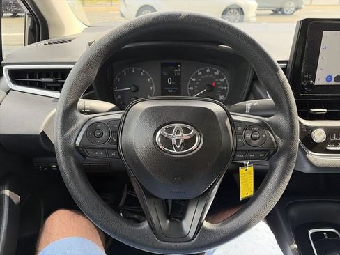 Used 2025 Toyota Corolla LE FWD image 14