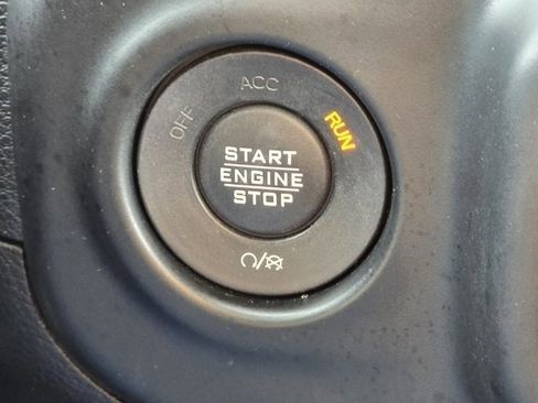 Used 2020 Jeep Wrangler Unlimited Sahara image 16