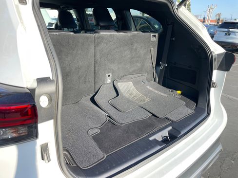 Used 2022 Toyota Highlander XSE image 24