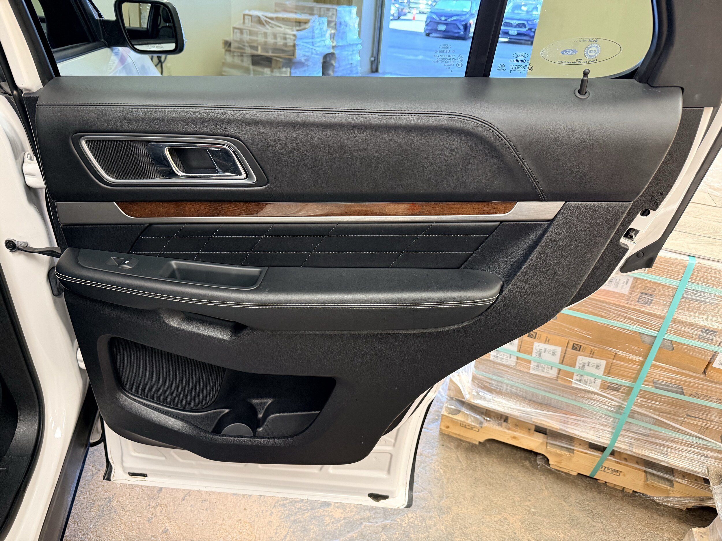 Used 2018 Ford Explorer Platinum AWD/4WD image 43