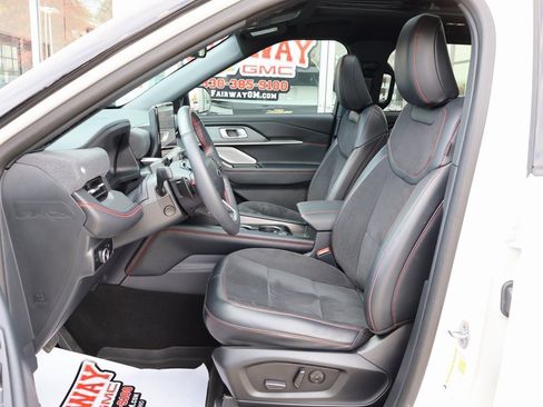 Used 2025 Ford Explorer ST image 11