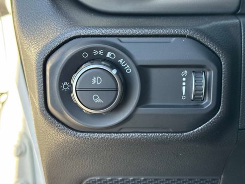 Used 2023 Jeep Gladiator Sport AWD/4WD image 31