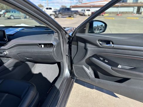 Used 2023 Nissan Altima 2.5 SR image 9