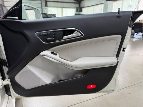 Used 2014 Mercedes-Benz CLA 250 image 16