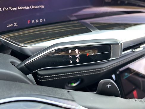 Used 2025 Cadillac Escalade ESV Premium Luxury image 62