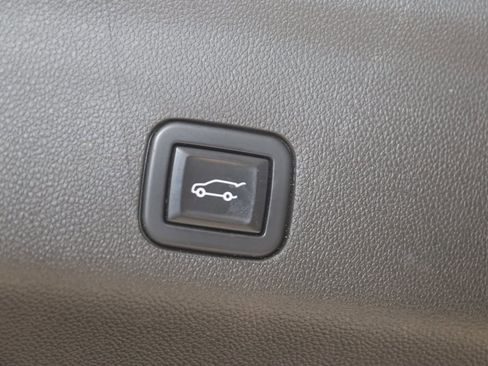 Used 2022 GMC Yukon SLT w/ SLT Premium Package image 48