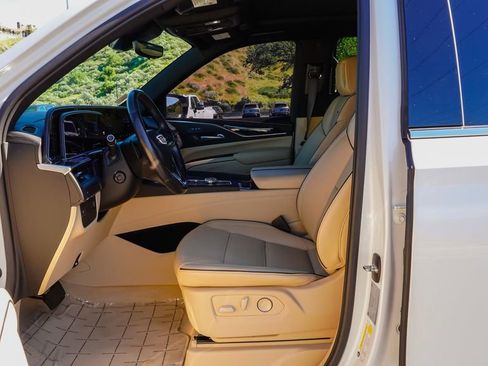 Certified 2021 Cadillac Escalade Premium Luxury image 13