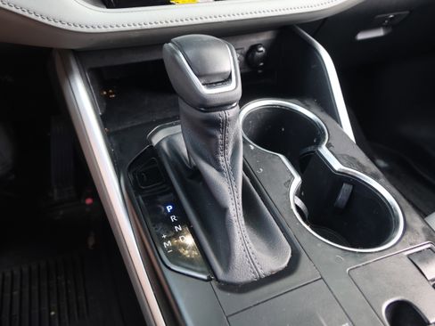 Used 2023 Toyota Highlander XLE image 28