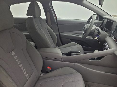 Used 2025 Hyundai Elantra SE FWD image 21