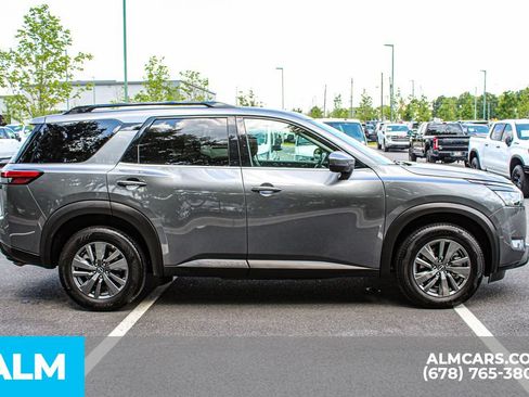Used 2025 Nissan Pathfinder SV FWD image 9