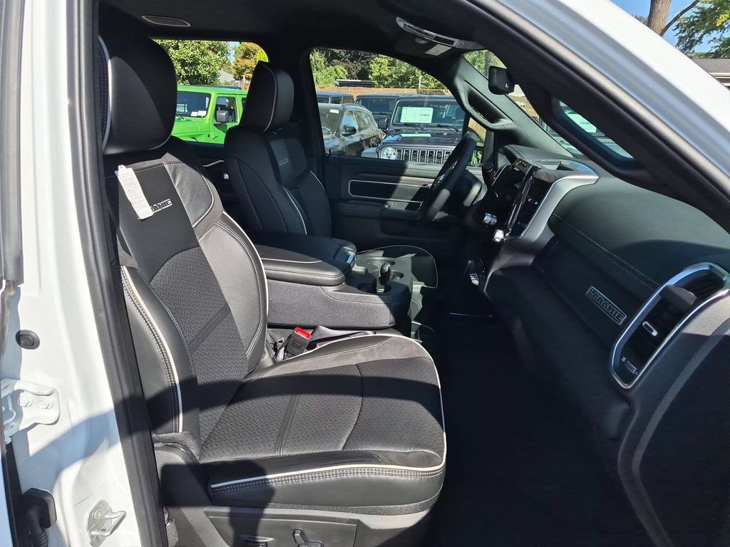 New 2026 RAM 2500 Laramie AWD/4WD image 16
