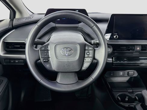 Used 2025 Toyota Prius FWD image 18