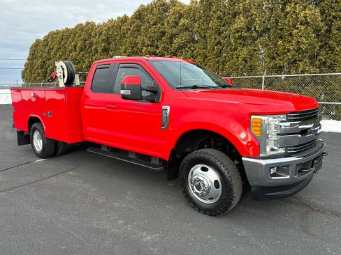 Used 2017 Ford F350 Lariat w/ Lariat Value Package image 5